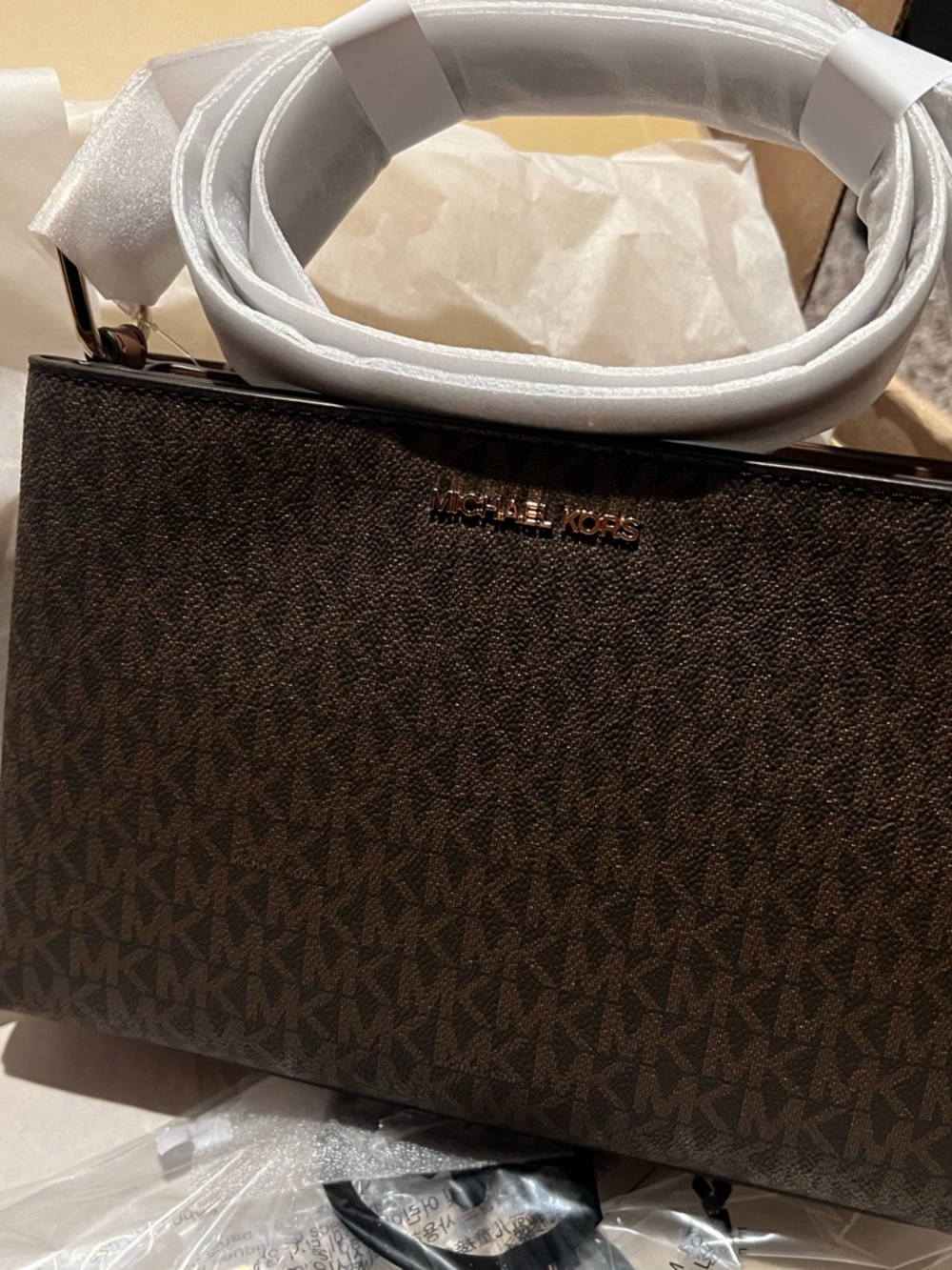 Michael Kors Brown Logo Shoulder Bag with Gold Logo - Picture 4 of 6